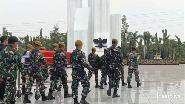 Prosesi Upacara Pemakaman Militer Wibowo Wirjodiprojo