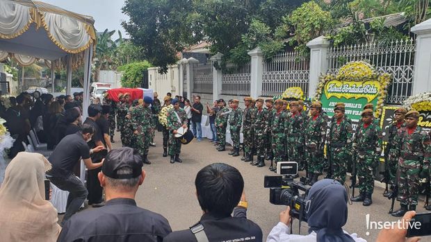 Prosesi Upacara Pemakaman Militer Wibowo Wirjodiprojo