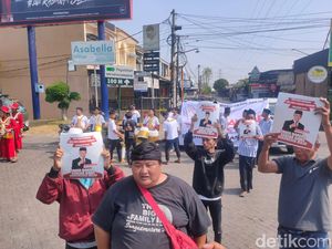 Relawan Ganjar Gelar Musik Patrol Dekat Acara Mlaku Bareng AMIN di Sidoarjo Relawan Ganjar Gelar Musik Patrol Dekat Acara Mlaku Bareng AMIN di Sidoarjo