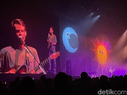 Santuy! Rex Orange County Pakai Kaus saat Konser, tapi Bikin Perempuan Histeris