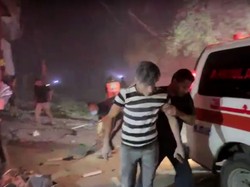 Momen Ngeri Rudal Israel Nyaris Hantam Mobil Paramedis di Gaza
