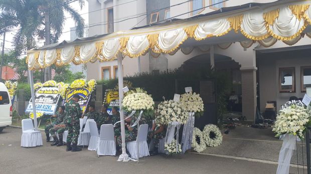 The atmosphere at Ira Wibowo's father's funeral home