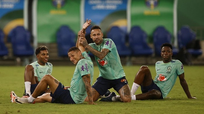 Soccer Football - World Cup - South American Qualifiers - Brazil Training - Arena Pantanal, Cuiaba, Brazil - October 10, 2023 Brazils Neymar, Richarlison, Rodrygo and Vinicius Junior during training REUTERS/Adriano Machado