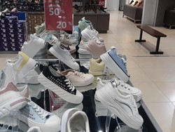 Nggak Tipu-tipu, Beli Sepatu di Transmart Full Day Sale Dijamin Murah Meriah