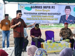 Waka MPR Gelar Demplot Jagung Hibrida dan Tebar 500 Bibit Pohon ke Petani