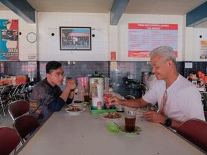 10 Potret Gibran Rakabuming Makan Bareng Prabowo hingga Ganjar Pranowo