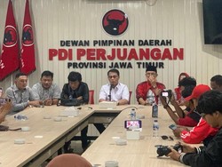 Adian Napitupulu Tetap Jaga Jokowi Meski Merasa Hatinya Sering Teriris-iris
