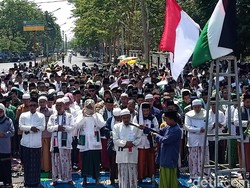 Ratusan Orang di Pamekasan Gelar Salat Gaib Bela Palestina
