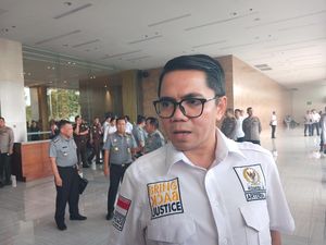 Melihat Koleksi Mobil-Motor Arteria Dahlan Melihat Koleksi Mobil-Motor Arteria Dahlan