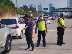 Arus Lalin Exit Tol GT Cilandak Menuju Antasari Macet 1 Km