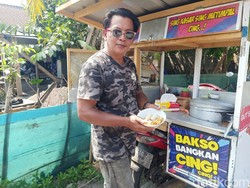 Viral Bakso Keliling Ala Karens Diner di Bali, Maki-maki Pembeli