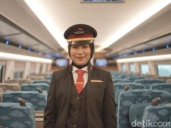 Pramugari Kereta Cepat Whoosh Harus Bisa Bahasa Mandarin, Betul atau Tidak?