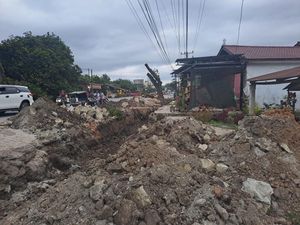 Bangunan Warga yang Halangi Pengerjaan Drainase PUPR di Batu Bara Dibongkar Bangunan Warga yang Halangi Pengerjaan Drainase PUPR di Batu Bara Dibongkar