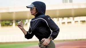 8 Gaya Olla Ramlan Saat Olahraga, Sporty Pakai Hoodie Jadi Pengganti Hijab