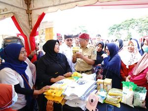 Warga Banyuwangi Serbu Gerakan Pangan Murah yang Digelar Serentak