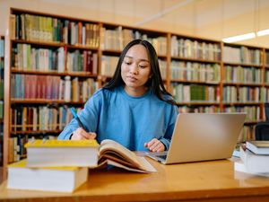 5 Perpustakaan Umum di Bali, Baca Buku Sambil Kerjakan Tugas dengan Nyaman 5 Perpustakaan Umum di Bali, Baca Buku Sambil Kerjakan Tugas dengan Nyaman