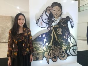 Uniknya Karya Seni Pahatan Bergambar Anak Perempuan Korea di Galeri ASEAN