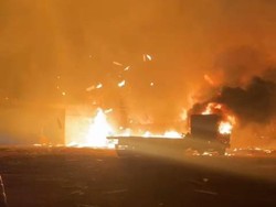 Pabrik Triplek Sukoharjo Terbakar Hebat, Truk Tronton Ikut Ludes