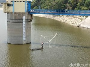 Debit Air Waduk Pacal Bojonegoro Menyusut Imbas Kemarau Panjang Debit Air Waduk Pacal Bojonegoro Menyusut Imbas Kemarau Panjang