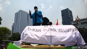 Keranda Mayat MK Bukan Punya Keluarga Diusung Massa