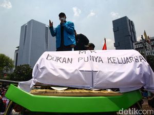 Keranda Mayat MK Bukan Punya Keluarga Diusung Massa
