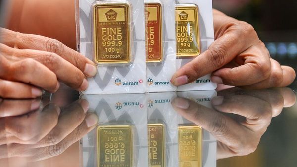Kilau Emas Turun Pertama Kalinya