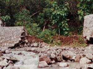 Kejari Tahan 2 Tersangka Korupsi Proyek Penahan Longsor Rp 2,7 Miliar Kejari Tahan 2 Tersangka Korupsi Proyek Penahan Longsor Rp 2,7 Miliar