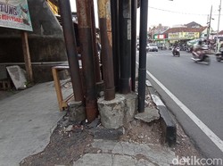 Rumpun Tiang di Simpang Lima Tasik buat Pejalan Kaki Tak Nyaman