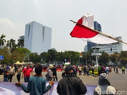 Massa Pro dan Kontra Gugatan Usia Capres-Cawapres Bubar dari Patung Kuda