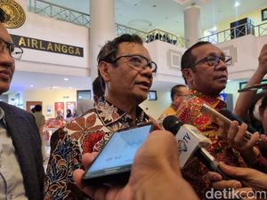 Ogah Jawab soal Jadi Cawapres Ganjar, Mahfud Md: Parpol yang Memutuskan