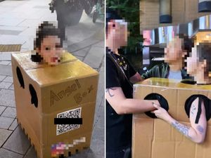 Duh! Model Berkeliaran Telanjang Bikin Heboh, Suruh Pria Pegang Payudara Duh! Model Berkeliaran Telanjang Bikin Heboh, Suruh Pria Pegang Payudara