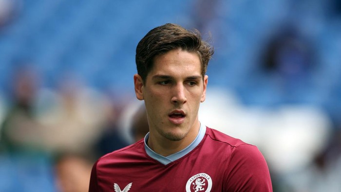 Soccer Football - Premier League - Chelsea v Aston Villa - Stamford Bridge, London, Britain - September 24, 2023 Aston Villas Nicolo Zaniolo during the warm up before the match REUTERS/David Klein NO USE WITH UNAUTHORIZED AUDIO, VIDEO, DATA, FIXTURE LISTS, CLUB/LEAGUE LOGOS OR LIVE SERVICES. ONLINE IN-MATCH USE LIMITED TO 45 IMAGES, NO VIDEO EMULATION. NO USE IN BETTING, GAMES OR SINGLE CLUB/LEAGUE/PLAYER PUBLICATIONS.