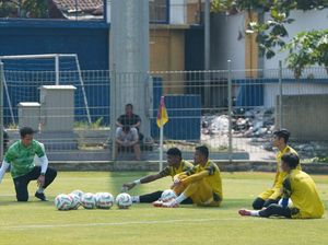 Tekad Persib Raih Clean Sheet  di Kandang Borneo