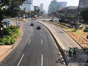 Massa Terkait Gugatan di MK Bubar, Jl Medan Merdeka Barat Kembali Dibuka