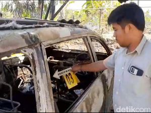Sederet Fakta Mobil Kiai Sampang Dibakar OTK Sederet Fakta Mobil Kiai Sampang Dibakar OTK