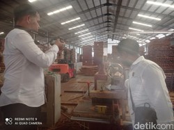 Pekerja Pabrik di Lamongan Tewas Tertancap Potongan Kayu yang Digergajinya