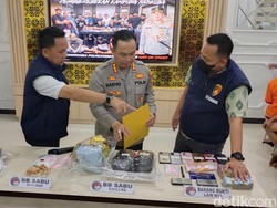 Polisi Gerebek Kampung Narkoba, Amankan 6,5 Kg Sabu dan 5 Tersangka