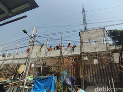 Alasan Satpol PP Bongkar Bedeng Pinggir Rel Tambora: Jadi Tempat Prostitusi