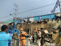 Kabar Jadi TKP Prostitusi Bikin Bedeng Pinggir Rel Tambora Dibongkar