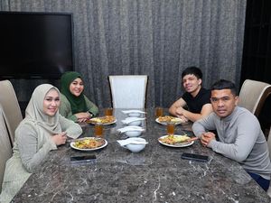 Momen Seru Putra Siregar Makan Bakso Malang hingga Steak Momen Seru Putra Siregar Makan Bakso Malang hingga Steak