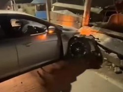 Mobil Tabrak Pagar Jalan Metro Tanjung Bunga Makassar, Sopir Tak Konsentrasi