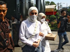 Selebgram Riris Riska Diana Diperiksa KPK 4 Jam, Apa Hasilnya?