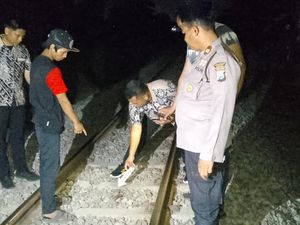 Belum Bisa Jalan, Balita 1 Tahun di Kediri Tewas Tersambar KA Belum Bisa Jalan, Balita 1 Tahun di Kediri Tewas Tersambar KA