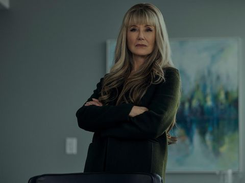 Mary McDonnell sebagai Madeline Usher dalam serial The Fall of the House of Usher. (Netflix/Eike Schroter)