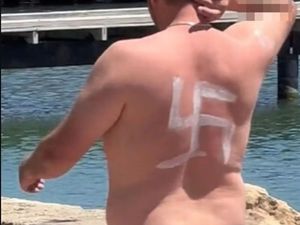 Pengunjung Pantai Bikin Resah, di Punggungnya Ada Logo Nazi Pengunjung Pantai Bikin Resah, di Punggungnya Ada Logo Nazi
