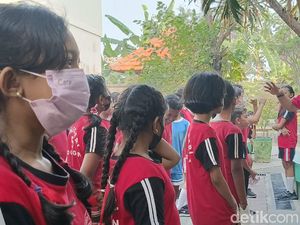 Belasan Siswa SD Sesak Napas gegara Asap Kebakaran TPA Suwung