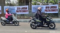 Spanduk Lawan Politik Dinasti Mejeng di Kalimalang