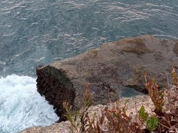 Pemburu Ikan Hilang Tersapu Ombak Pantai Sioro Tulungagung