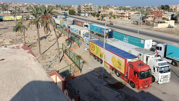 A view of trucks of Egyptian NGOs, carrying humanitarian aid to Palestinians, as they wait for an agreement on the Rafah border crossing to enter Gaza, amid the ongoing conflict between Israel and the Palestinian Islamist group Hamas, in the city of Al-Arish in Egypts Sinai peninsula, Egypt, October 15, 2023. REUTERS/Stringer