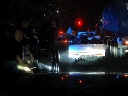 Viral Sopir Fortuner Berpelat Dinas Ancam Pengendara Lain Pakai Besi